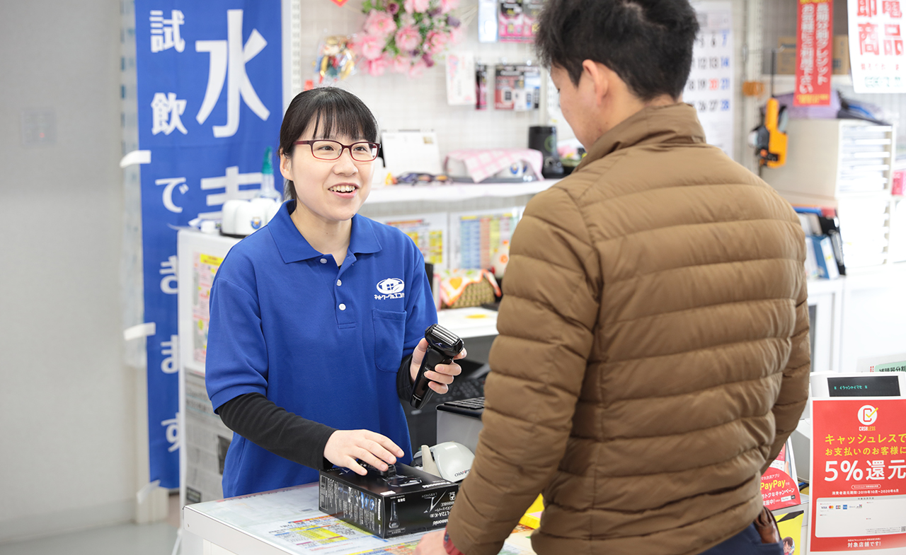 セブンプラザ重富店スタッフの働く風景