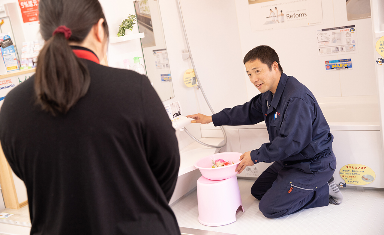 セブンプラザエース店スタッフの働く風景